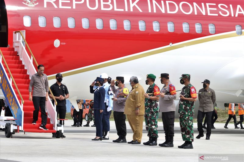 JOKOWI TIBA DI KENDARI