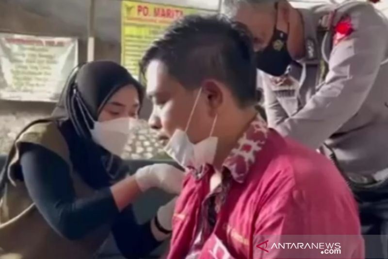 Satlantas Polres Cianjur beri layanan vaksinasi untuk pengendara