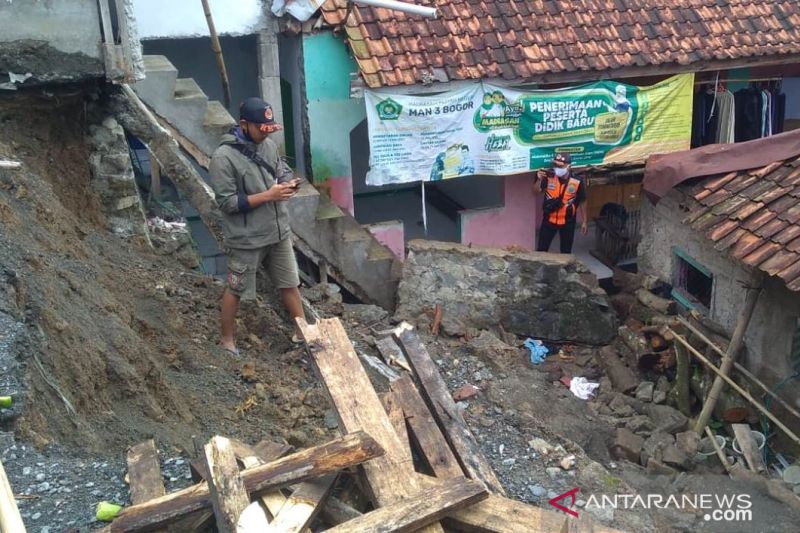 Seorang santriwati di Cianjur tewas tertimpa tembok ambruk