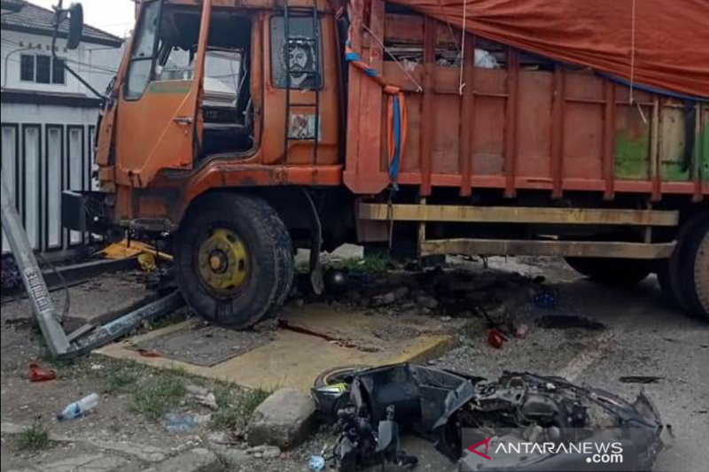 2 orang meninggal dalam kecelakaan di Pantura Karawang