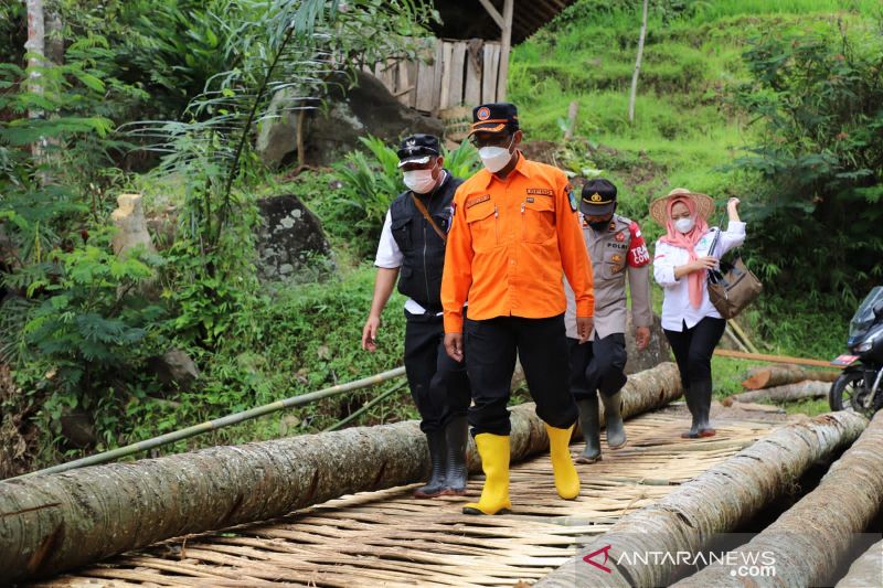 Pemkab Garut siapkan bantuan Rp50 juta untuk rumah rusak berat akibat longsor