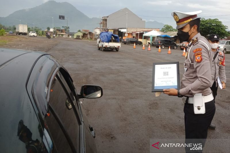 Polisi perketat protokol kesehatan di jalur wisata Garut