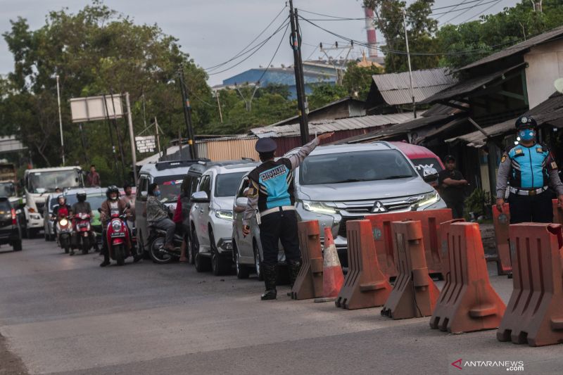 Polda Jawa Barat kembali buka tutup jalan antisipasi Omicron