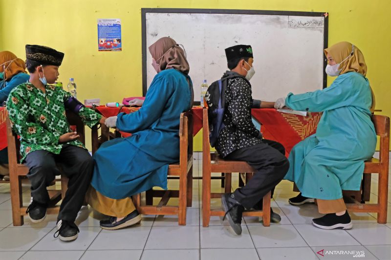 114,56 juta orang Indonesia sudah disuntik dua dosis vaksin COVID-19