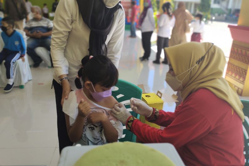 Penerima vaksin lengkap capai 114,82 juta warga Indonesia