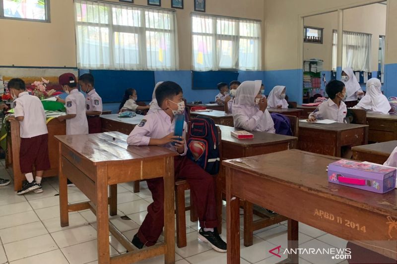 Cianjur tetap terapkan PTM meski berstatus level 2