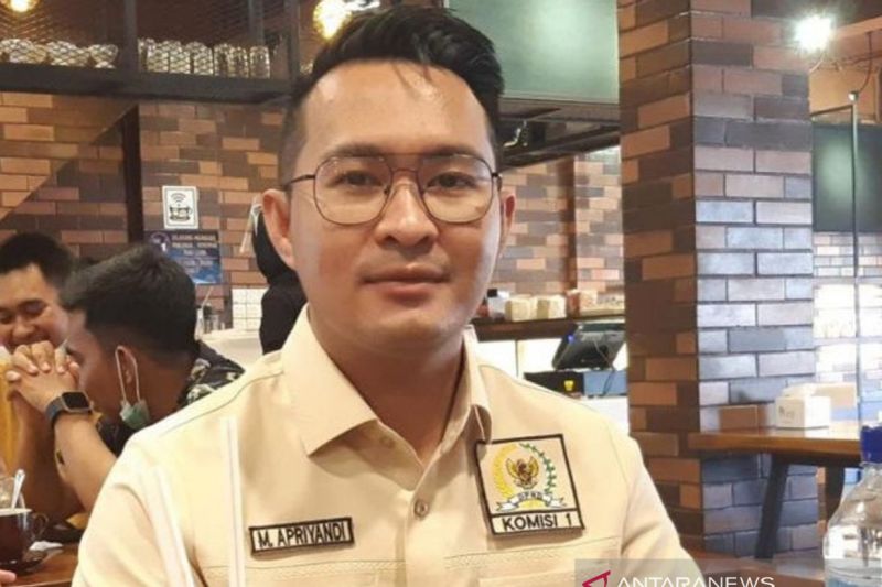 Gubernur tanda tangani SK pemberhentian anak mantan Wali Kota Tanjngpinang