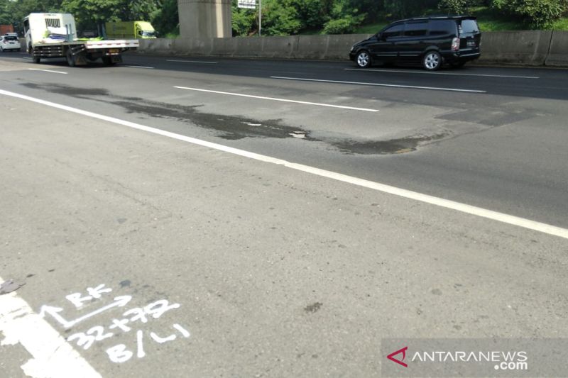 Jasa Marga rekonstruksi dua titik Tol Japek di awal 2022