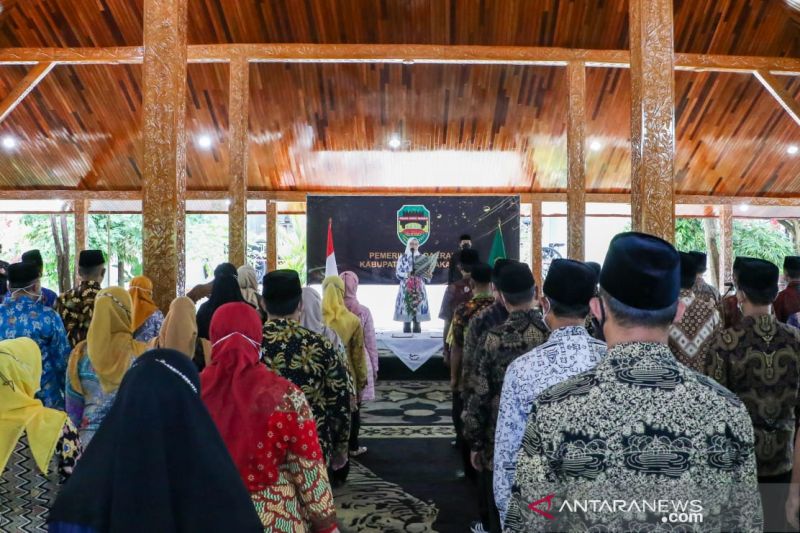 Bupati Purwakarta rotasi puluhan pejabat