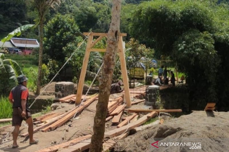 Jembatan darurat segera selesai dibangun, warga Cidaun dan Naringgul tak terisolasi