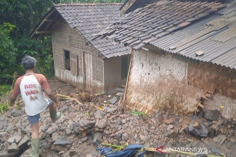 BPBD Garut libatkan PVMBG kaji daerah rawan longsor di Talegong dan Cisewu