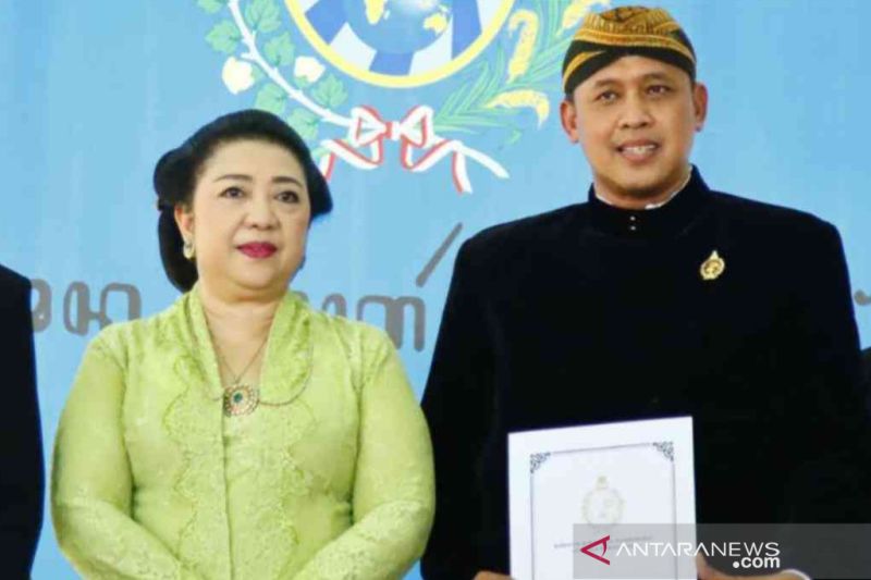 Plt Wali Kota Bekasi Tri Adhianto dianugerahi Kanjeng Raden Tumenggung Keraton Surakarta