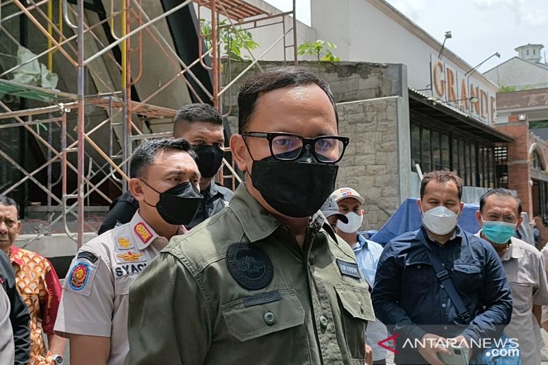 Bima Arya cek tata ruang bangunan kafe Holywings di Bogor