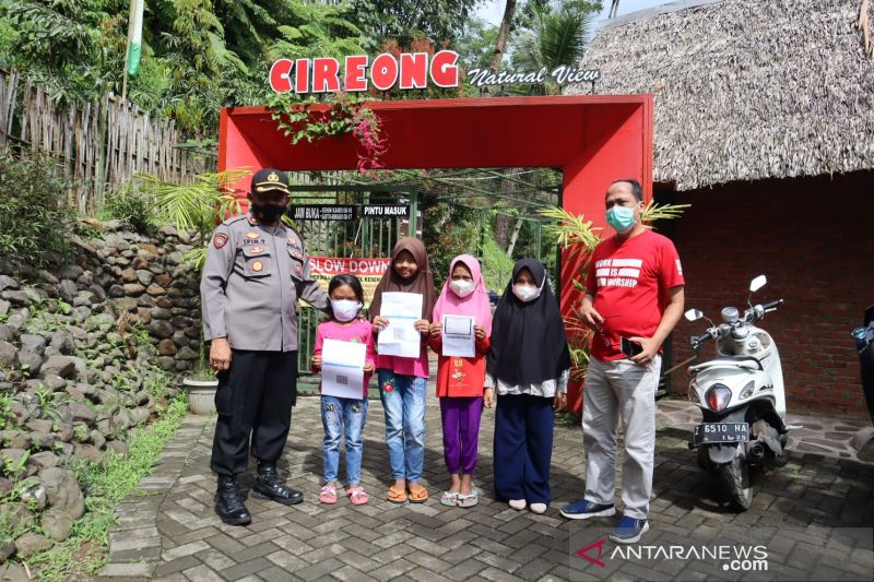 Petugas gelar vaksinasi anak di tempat wisata di Kabupaten Ciamis