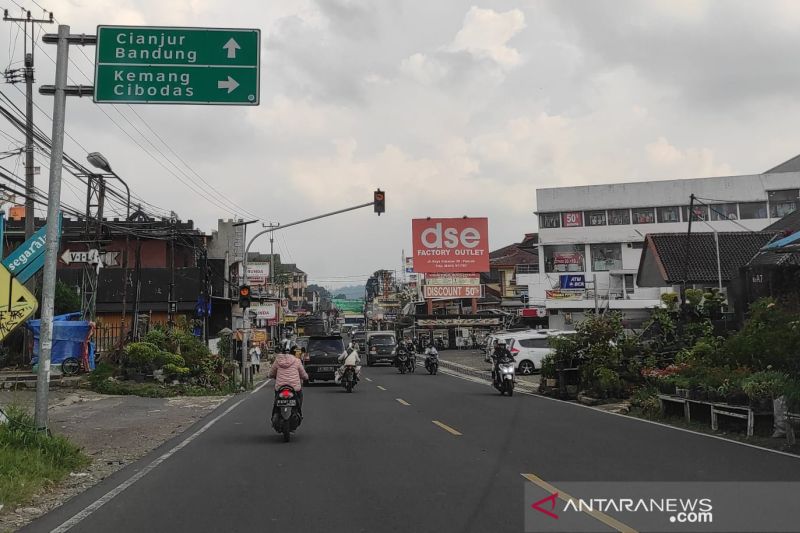 Polres Cianjur rekayasa arus lalu lintas antisipasi macet total jalur Puncak