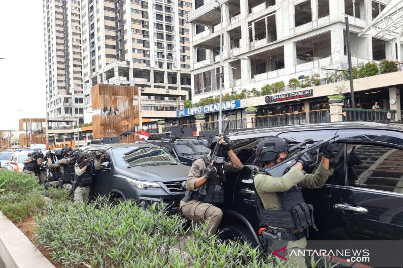 Brimob Polri latihan perang area kota di Meikarta Bekasi