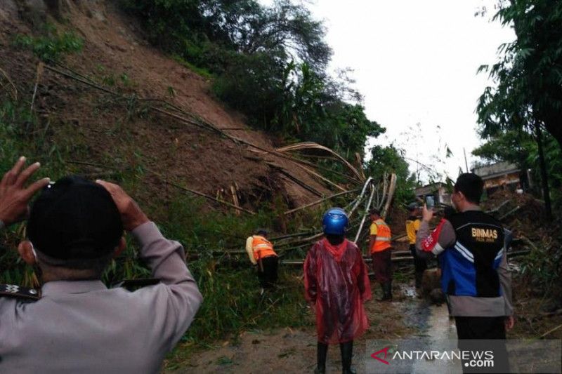 Akses jalan menuju wilayah selatan Cianjur untuk keenam kalinya terputus