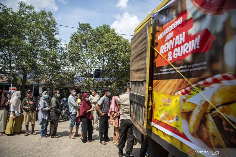 Operasi Pasar Minyak Goreng di Pasar Alang-Alang Lebar