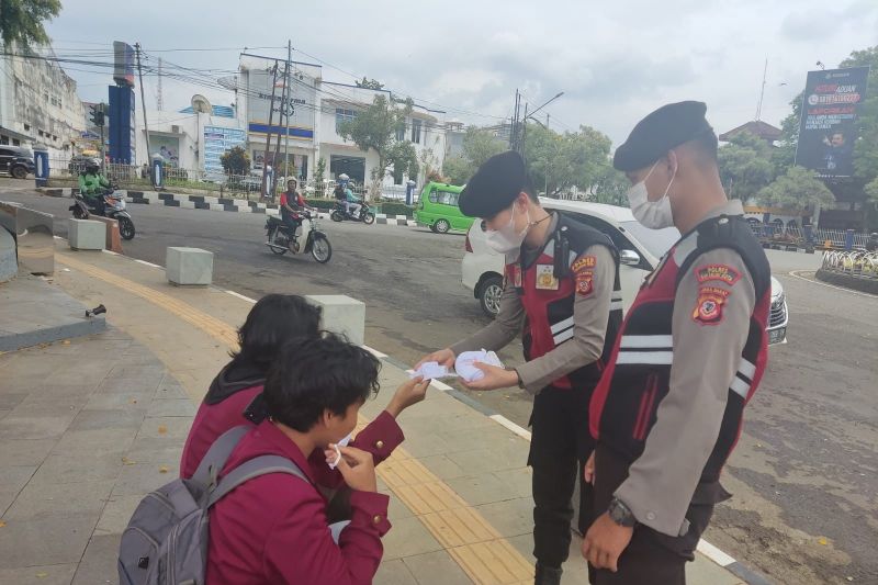 Cegah penyebaran Omicron Polres Sukabumi Kota patroli pelanggar prokes