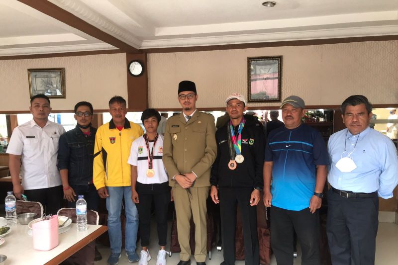 Pemkot Bukittinggi angkat atlet berprestasi jadi pegawai kontrak
