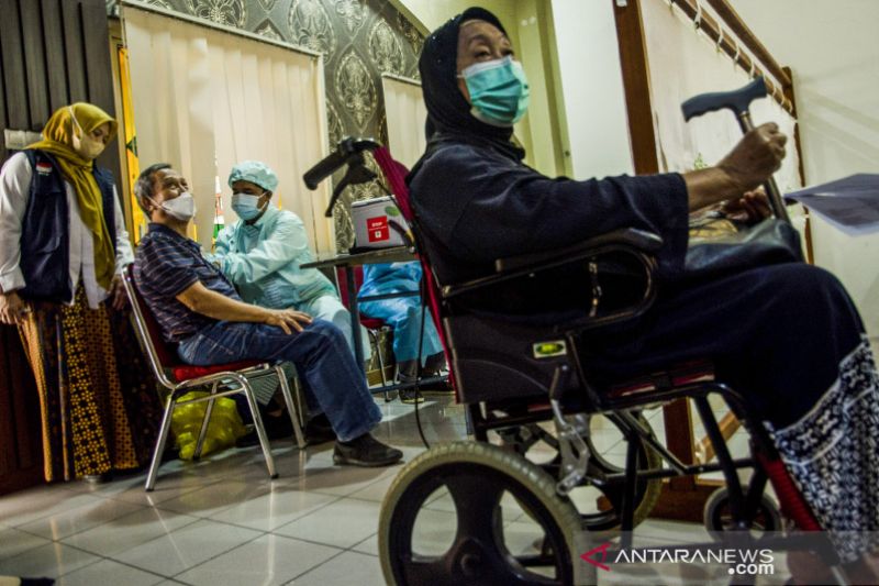 Vaksinasi booster di Bandung