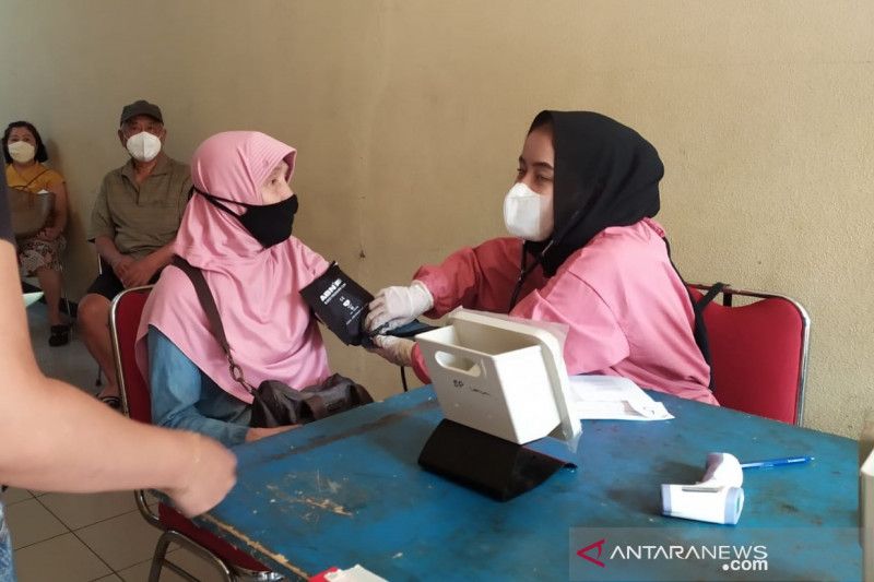 Warga lansia di Kota Bandung mulai dapat vaksinasi penguat