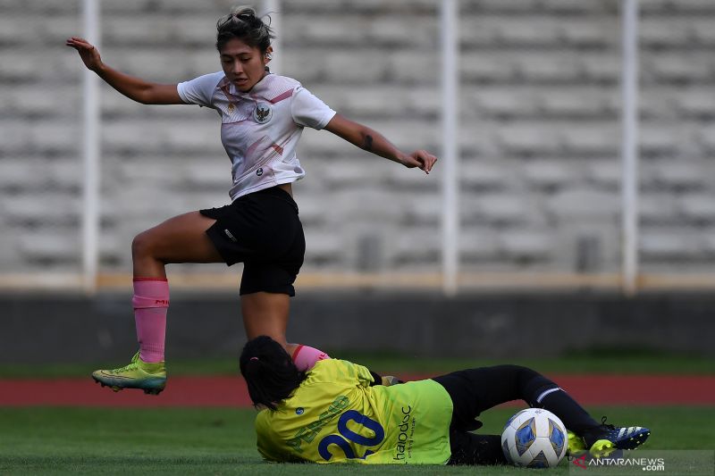 Zahra Muzdalifah ungkap perbedaan kepelatihan timnas Indonesia dan klub Cerezo Osaka