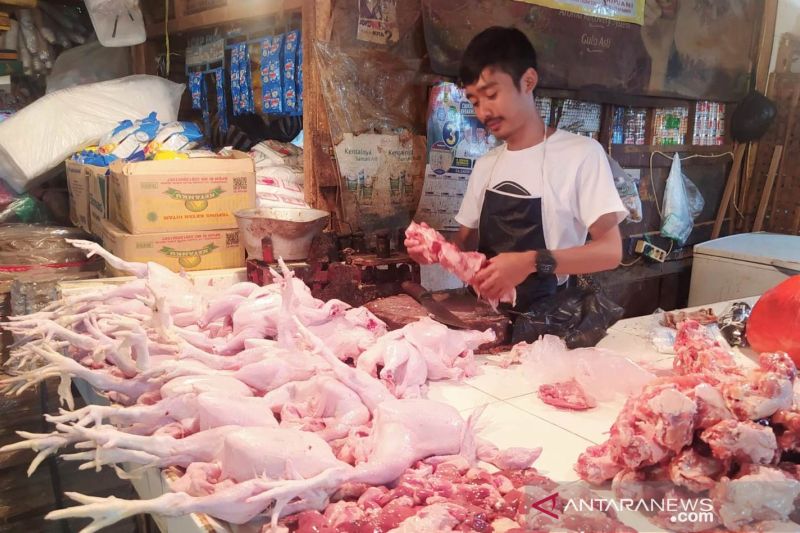 Harga daging ayam di Cianjur naik, ini penyebabnya