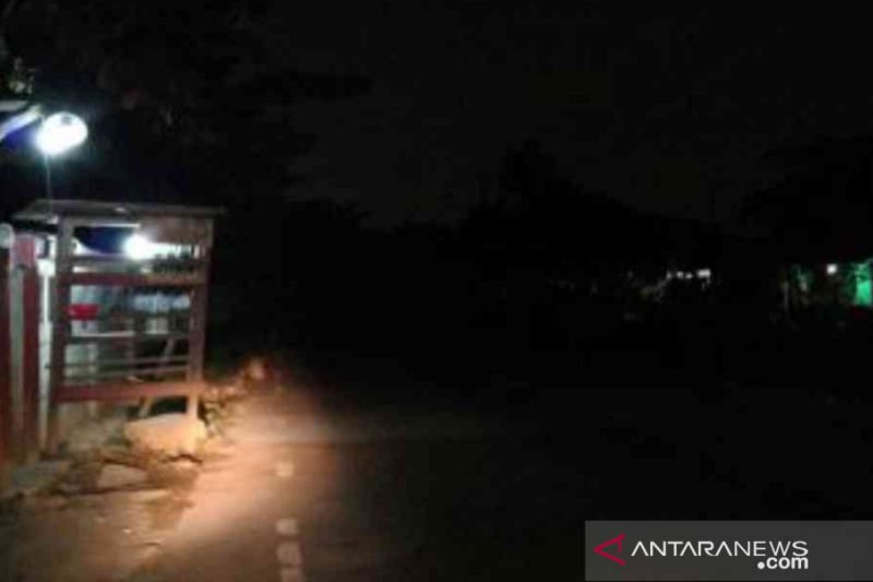 Pengendara resah melintas di Jalan Kalimalang Bekasi akibat minim PJU