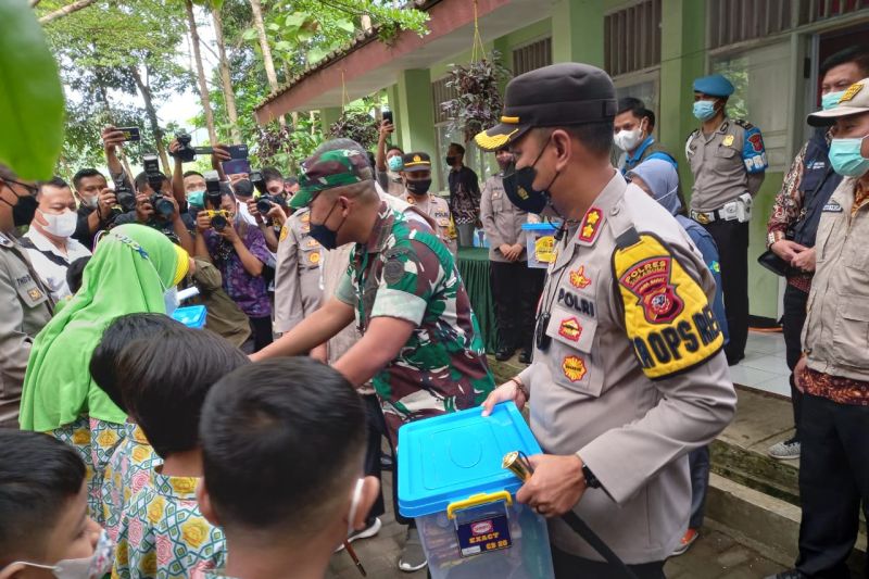 Kapolda Jabar apresiasi warga Sukabumi sukseskan program vaksinasi