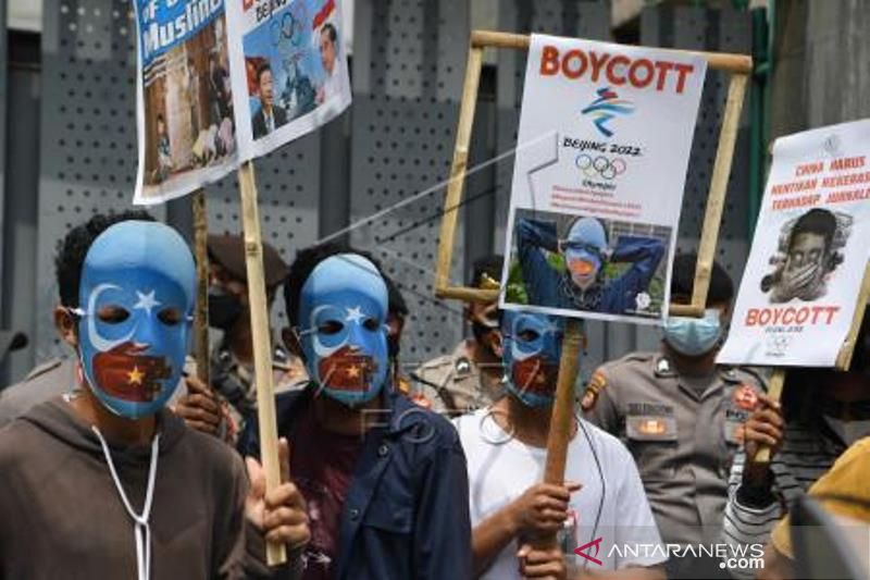 Unjuk Rasa Di Depan Kedubes China