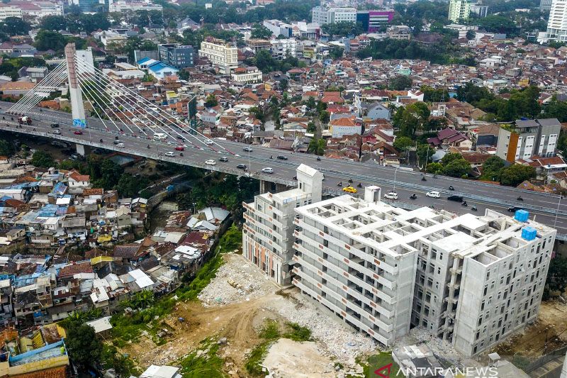 Pembangunan rumat deret di Bandung