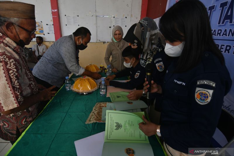 PENYERAHAN SERTIFIKAT PTSL HUNTAP PENYINTAS BENCANA