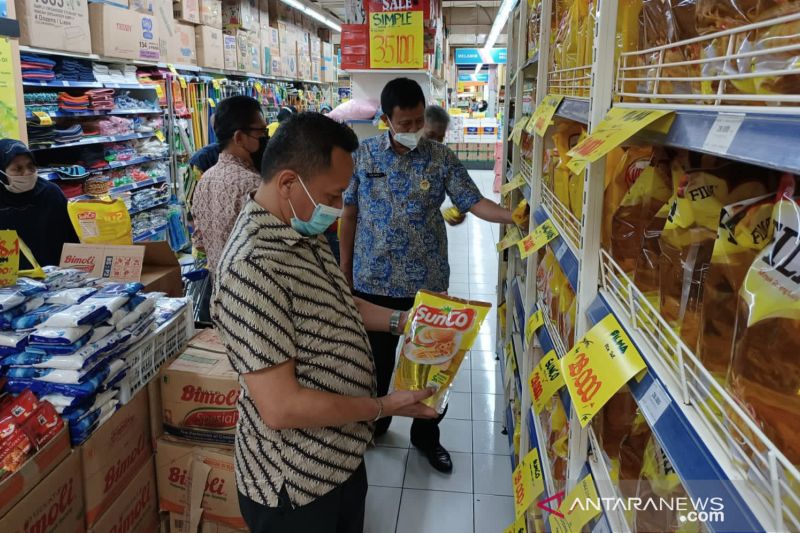 Pemkot Bekasi pantau ritel modern jual minyak goreng satu harga