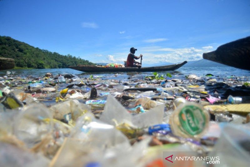 Sampah Di Danau Singkarak