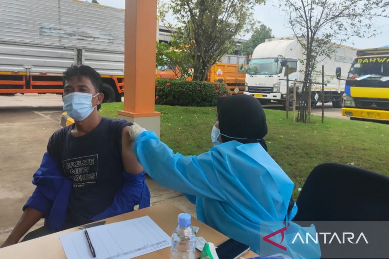 Gerai vaksinasi penguat disediakan di kawasan industri Bekasi