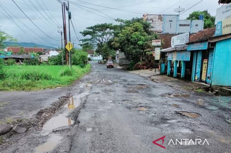 Bupati Cianjur layangkan surat minta perbaikan jalan ke Pemprov Jabar