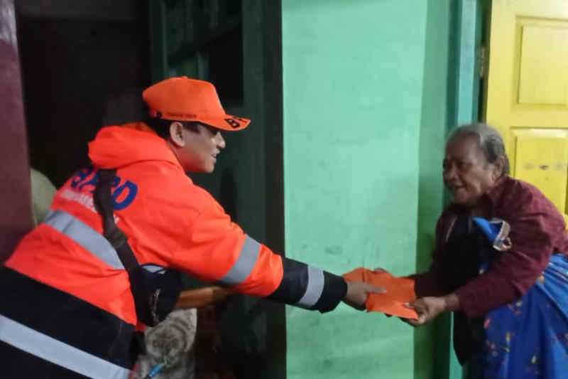 Sungai Singaraja meluap, ratusan rumah di Cirebon terendam banjir