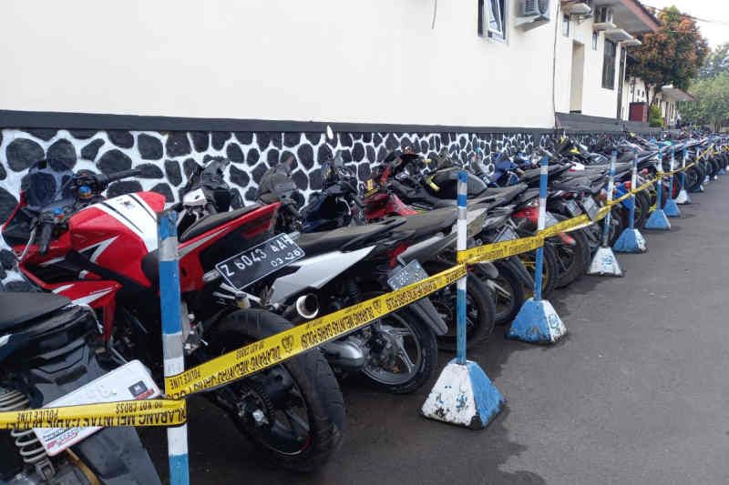 Polres Majalengka sita ratusan sepeda motor knalpot bising