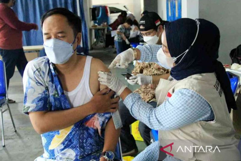 PDAM Bekasi gelar vaksinasi dosis tiga bagi masyarakat umum