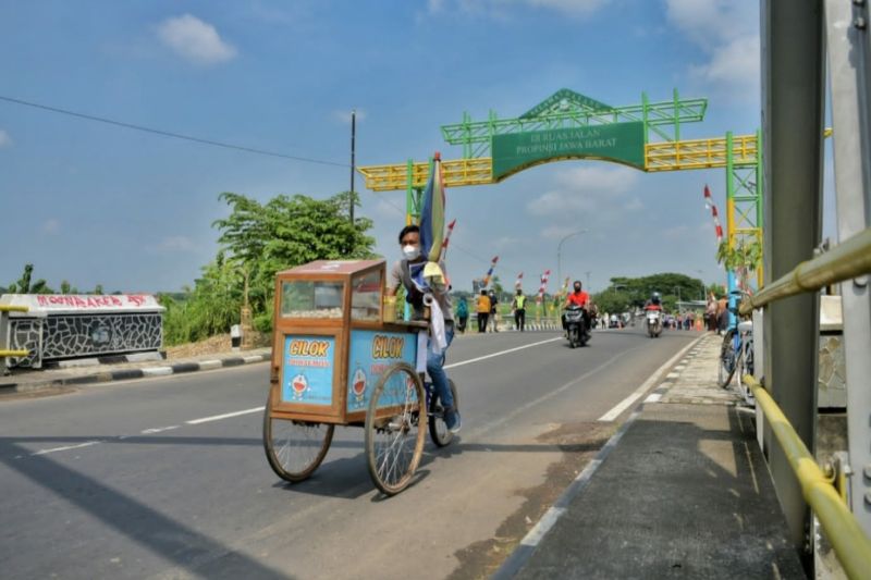 Ridwan Kamil resmikan penataan jalan penghubung di perbatasan Jabar-Jateng