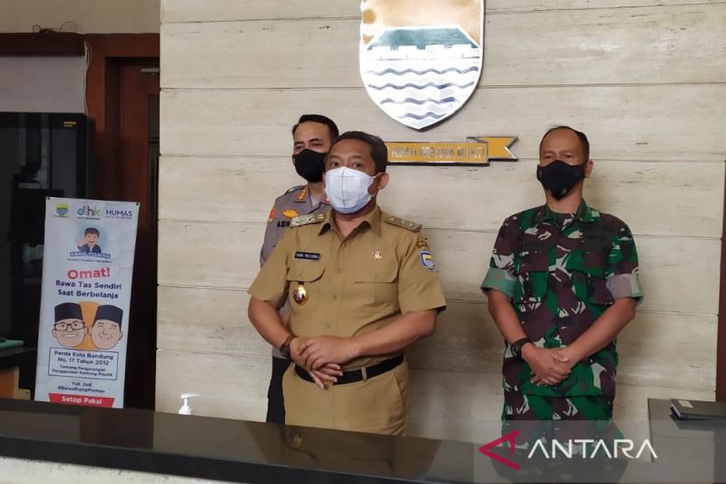 Kasus COVID-19 naik, ganjil-genap kembali diterapkan di lima gerbang tol Kota Bandung