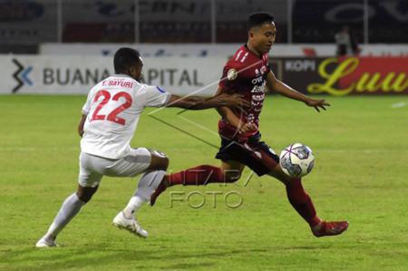 Bali United melawan PSM Makassar