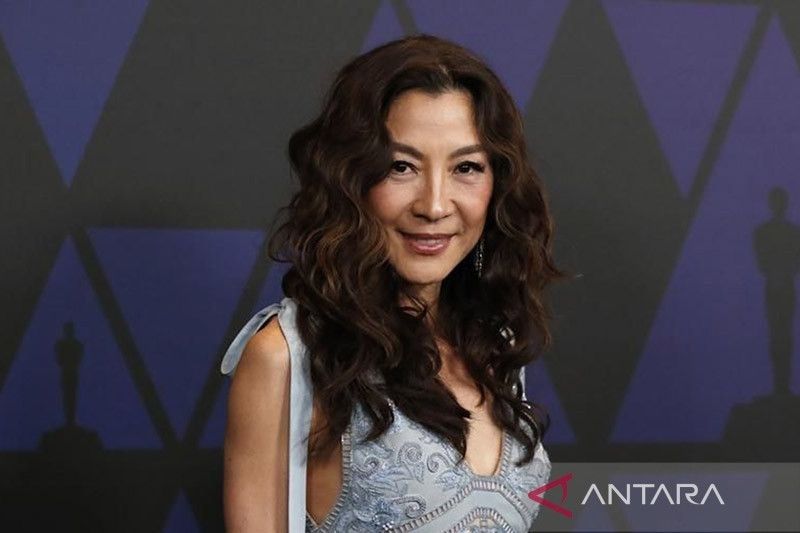 Michelle Yeoh raih aktris terbaik komedi di GGA, Sultan dan PM Malaysia ucapkan selamat