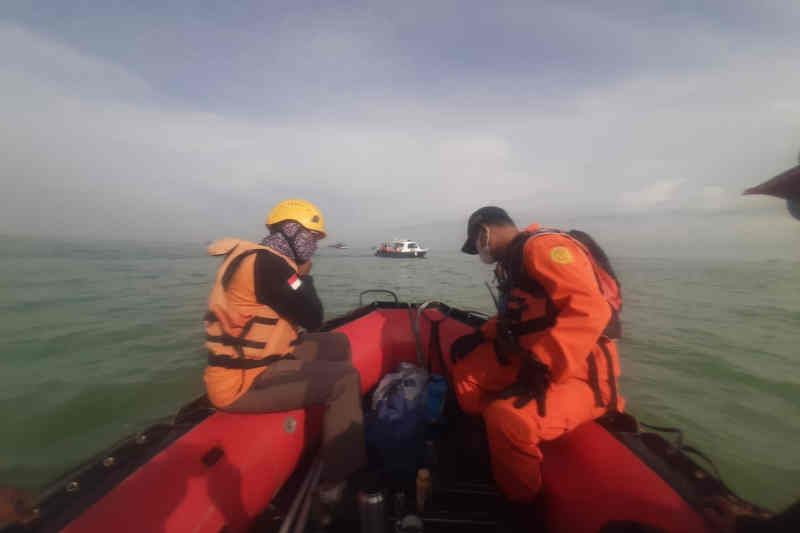 Nelayan Indramayu yang hilang setelah perahunya bocor, masih dicari