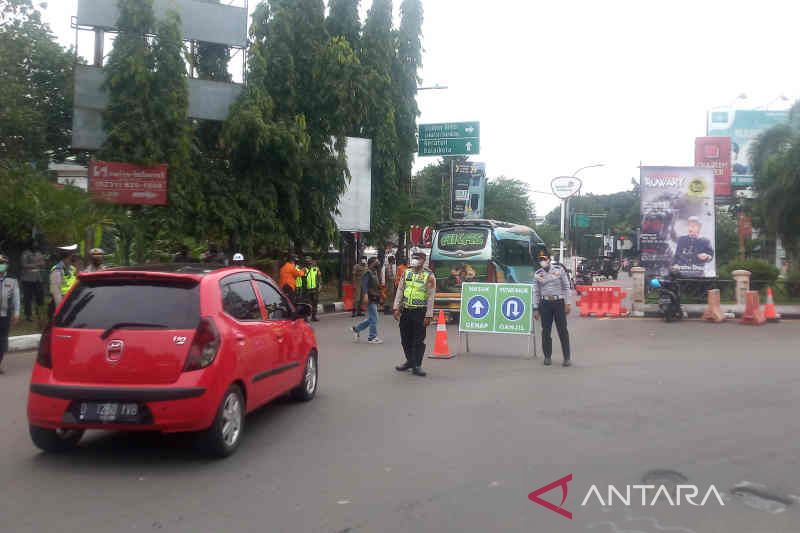 Ratusan kendaraan ke arah Cirebon diputar balik saat ganjil-genap