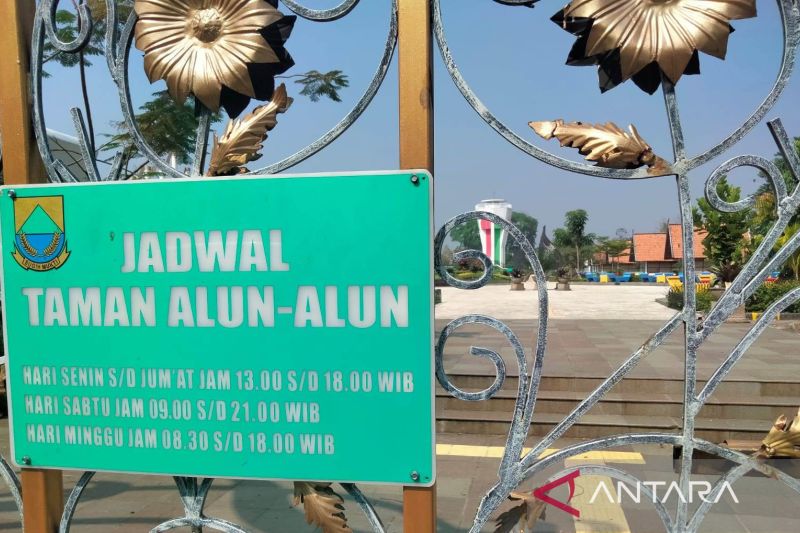 Alun-alun Cianjur ditutup cegah kerumunan di tengah lonjakan kasus COVID-19