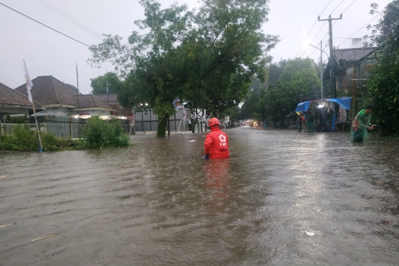 Banjir dan tanah longsor landa 64 titik di Kota Sukabumi