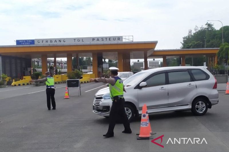 Polisi berlakukan ganjil genap di lima gerbang tol di Bandung