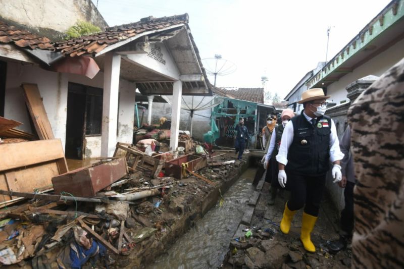 Jawa Barat gelontorkan Rp1,5 miliar untuk korban banjir Sukabumi